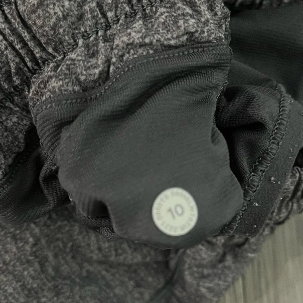 Lululemon Women's Grey hotty hot shorts 2 inch